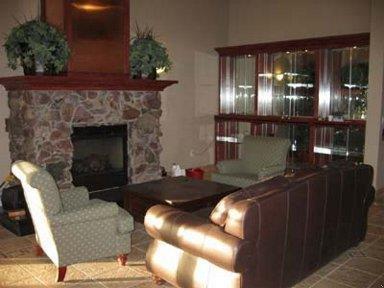 Inuvik Capital Suites Room photo