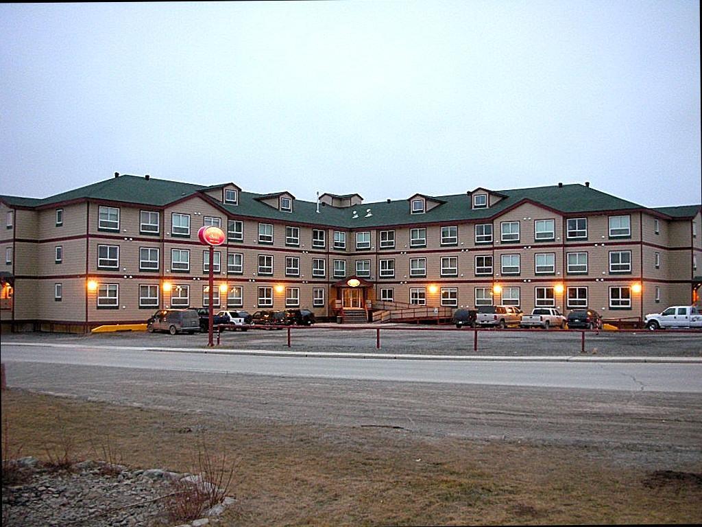 Inuvik Capital Suites Exterior photo